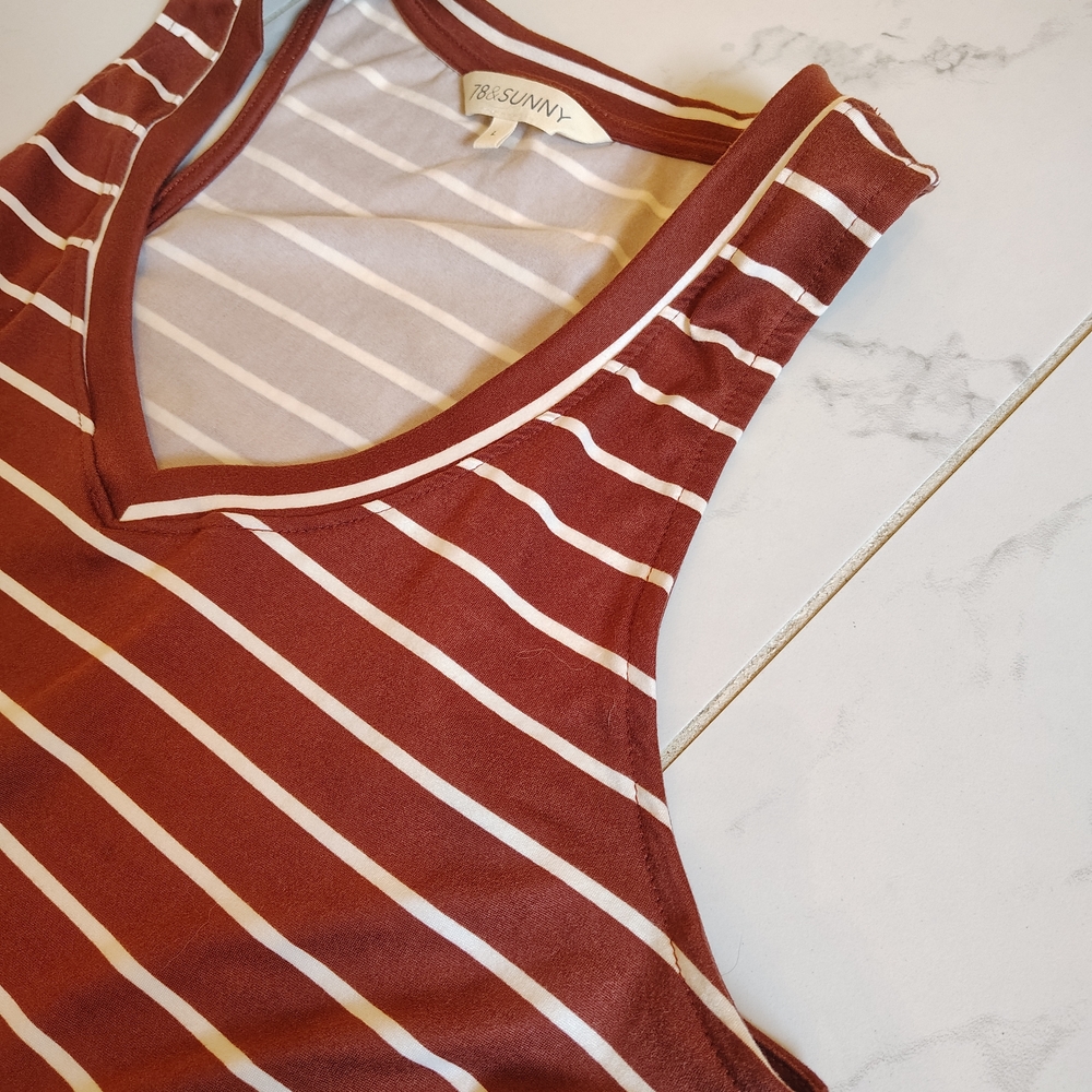 78 & Sunny Women's Large Red Rust and White Striped V-Neck Tank